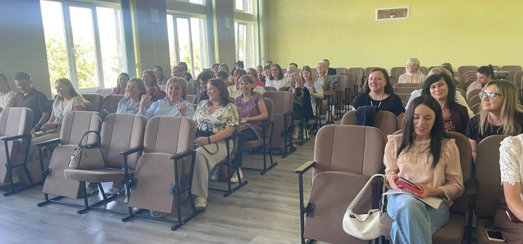 📚 В ІРЦ Великоберезовицької селищної ради проведено інформаційно-методичний семінар